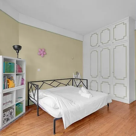 Rare Pearl Very Quiet And Bright In *